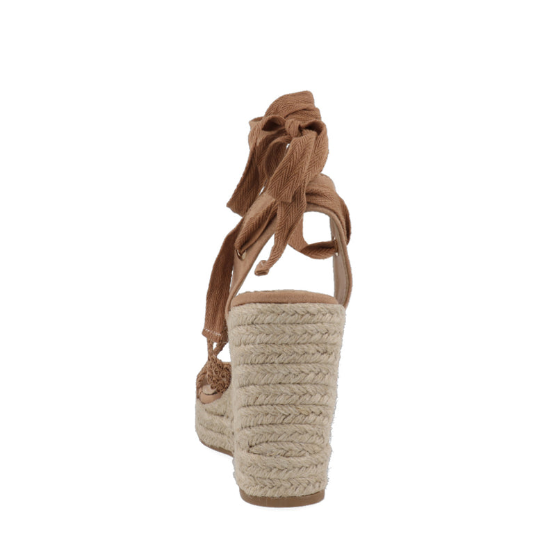 Sandalia de tacón Vazza color camel diseño tejido para mujer